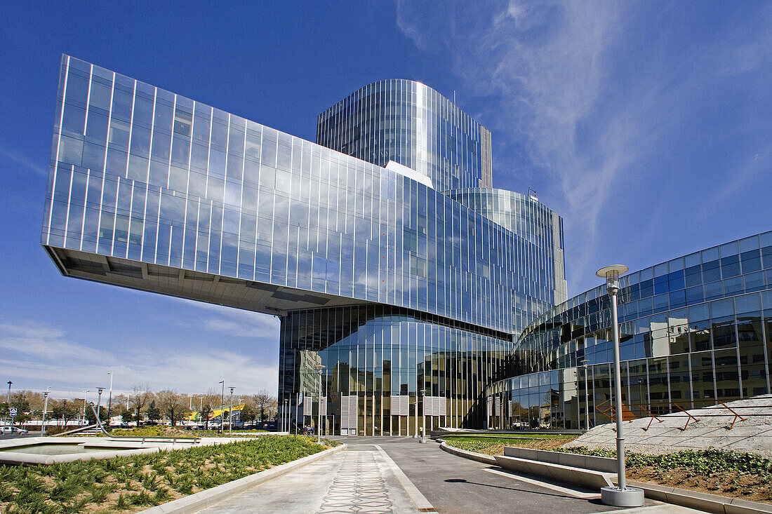 Torre Mare Nostrum, head office of Gas Natural (Spanish gas company), by Enric Miralles and Benedetta Tagliabue, Barcelona. Catalonia, Spain (Feb. 2007)