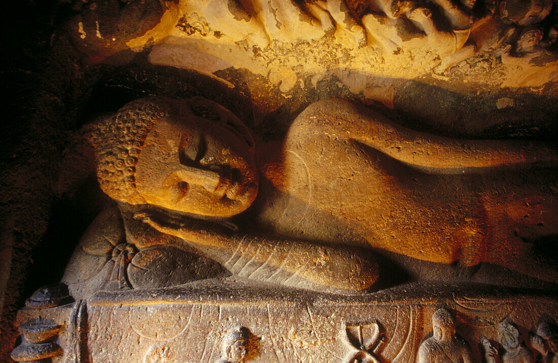 Sleeping Buddha, Ajanta. Mahaparinirvana Cave nº26. Maharashtra. India.