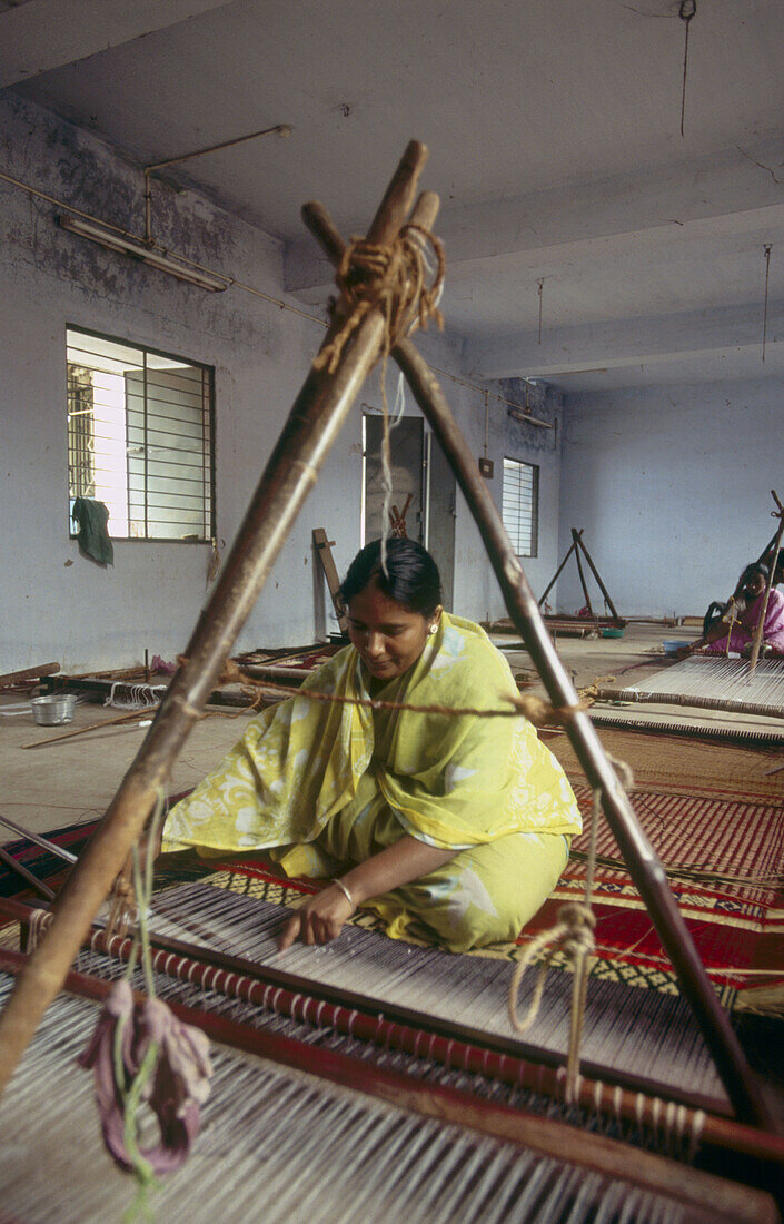 Weaving Korai Cyperes mats at Pathamadai. Tamil Nadu. India.