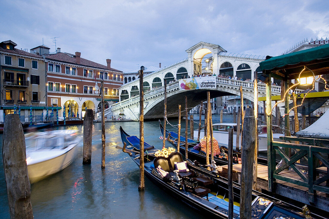 Canal Grande. The Ponte (bridge) di Rialto. Venice. Italy