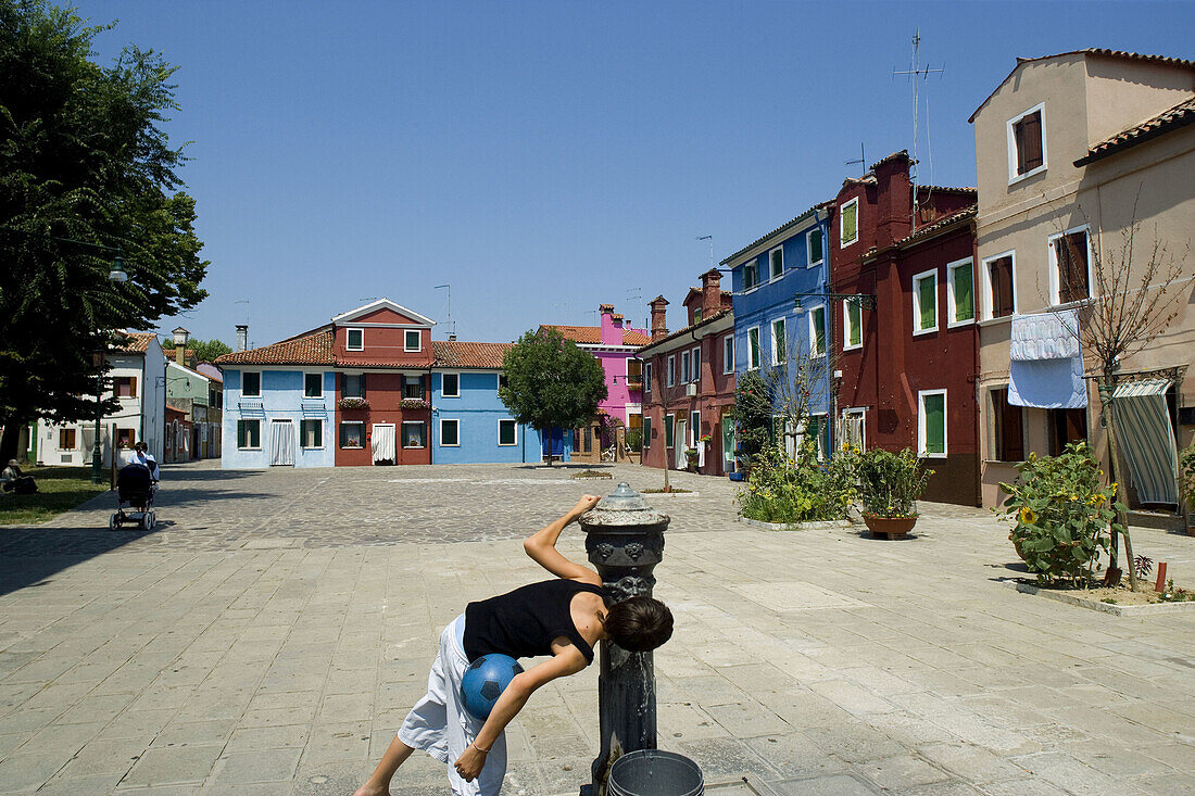 Laguna (lagoon) di Venezia. Burano. A court with the typical colourful houses. Venice. Italy