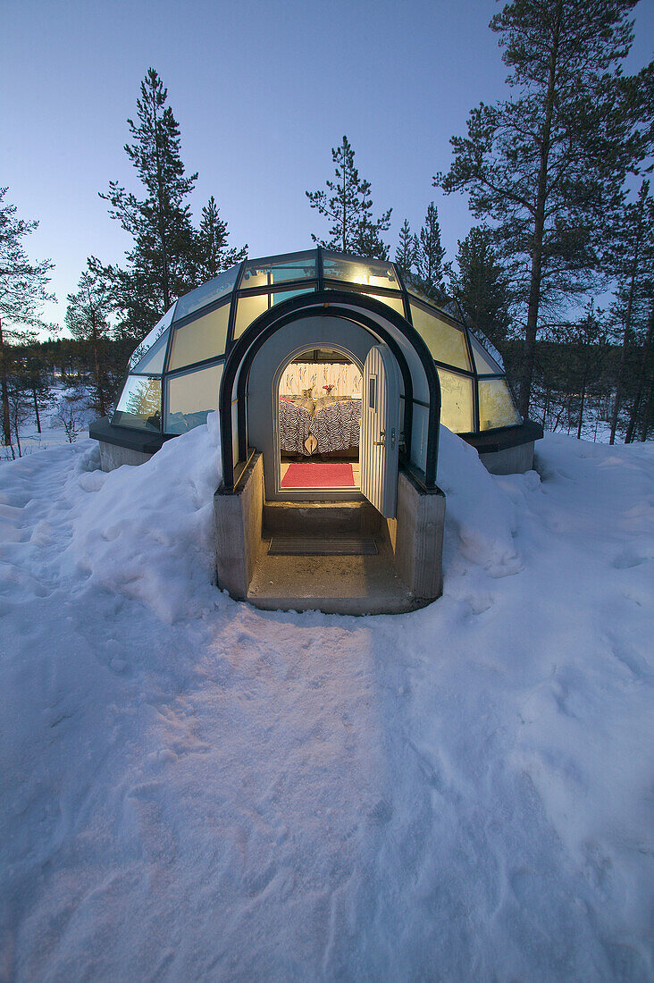 Glass room, igloo style. Hotel Kakslauttanen. Lapland. Ivalo. Finlandia