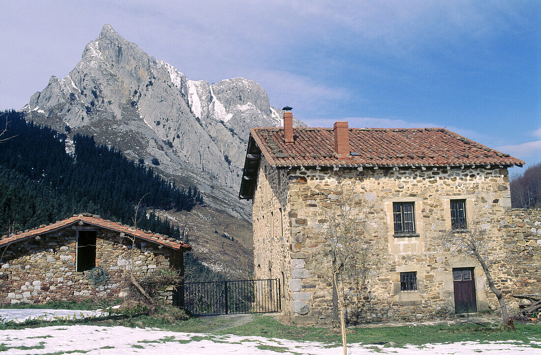 Parque Natural de Urkiola. Untzillaitz mountain on the back. Atxarte valley. Vizcaya. Basque Country. Spain