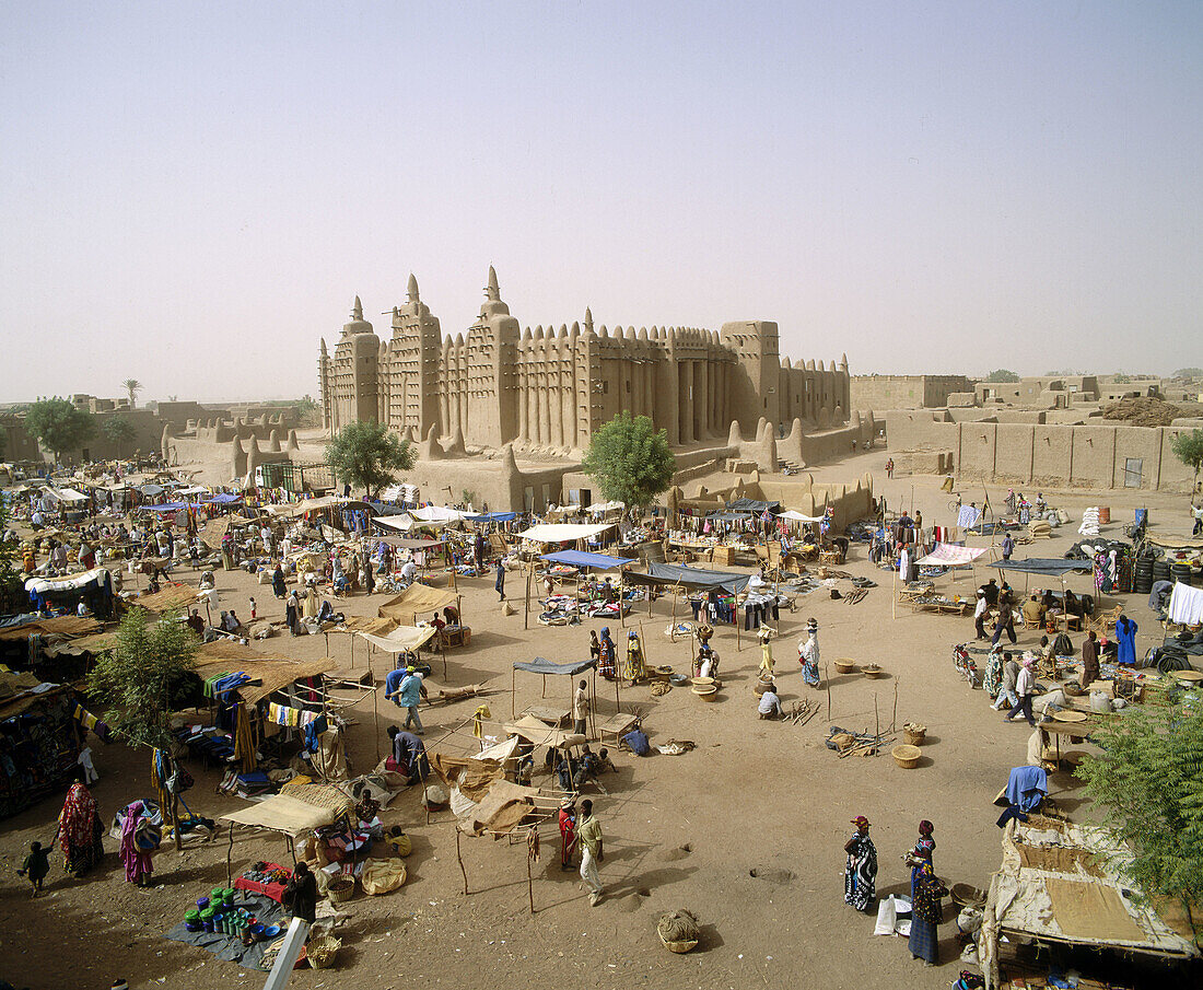 Great mosque and marketplace. Djenne. Mali