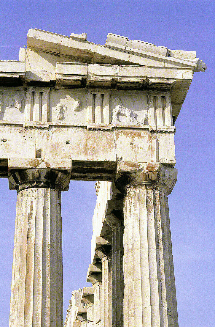 Detail of the colums, chapiters and frieze. Parthenon. Acropolis. Athens. Greece