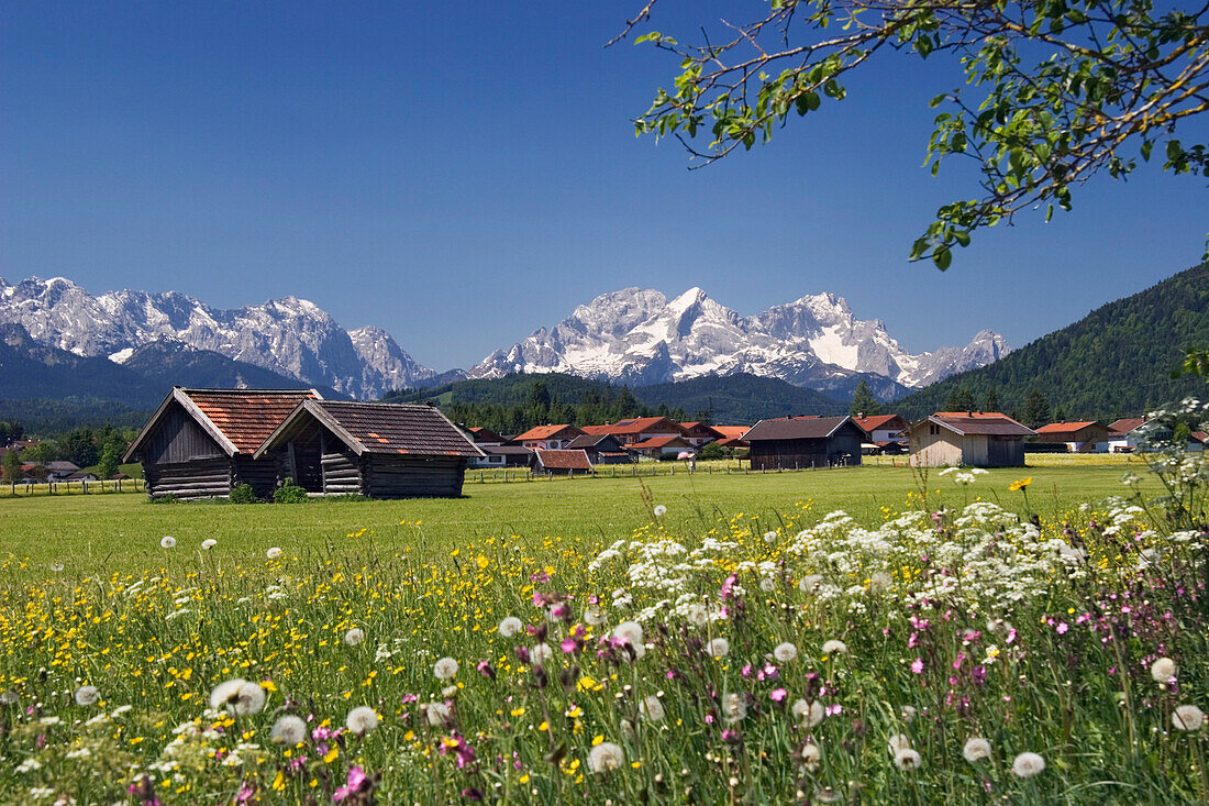 Village in Werdenfelser Land, Wetterstein range in background, Upper Bavaria, Bavaria, Germany