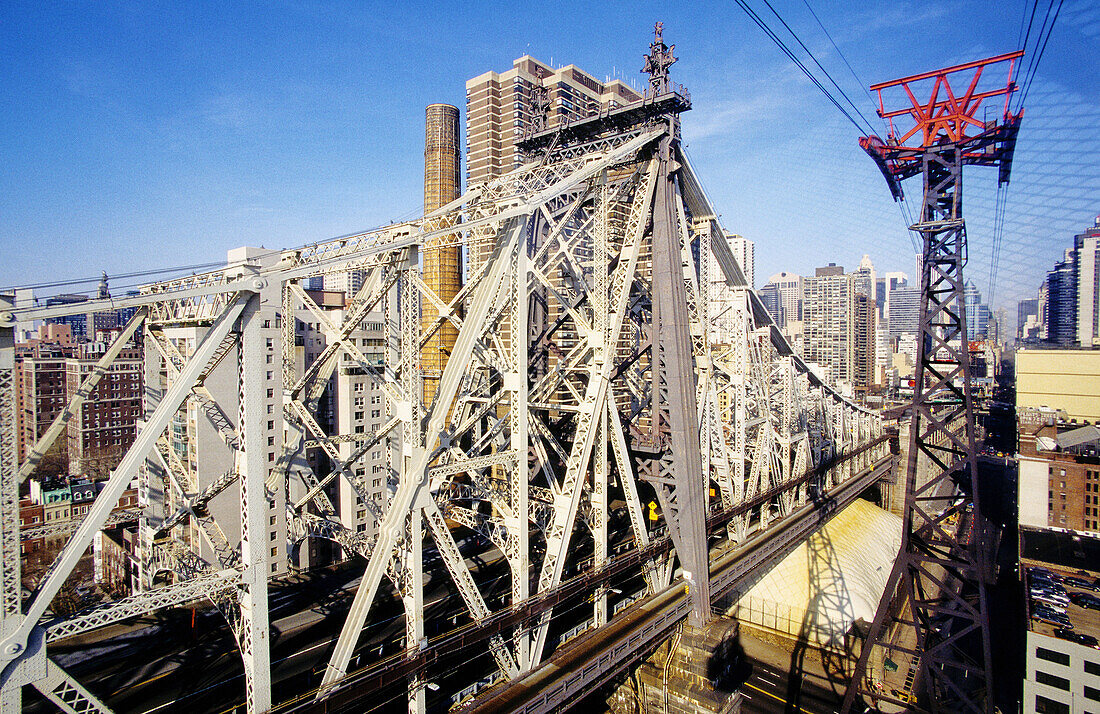 Queensboro bridge and cable car across Hudson river . New York (NY) Manhattan. United states (USA)