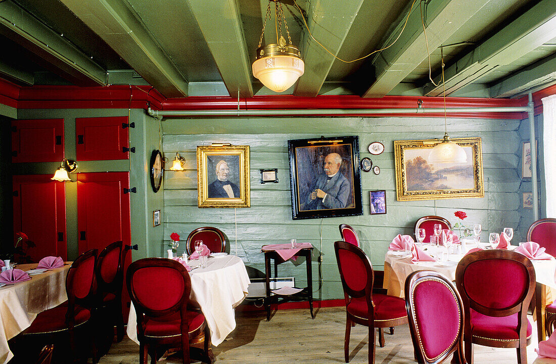 Old fishermen house converted into a restaurant in the hanseatic quarter. City of Bergen. Norway (Scandinavia)