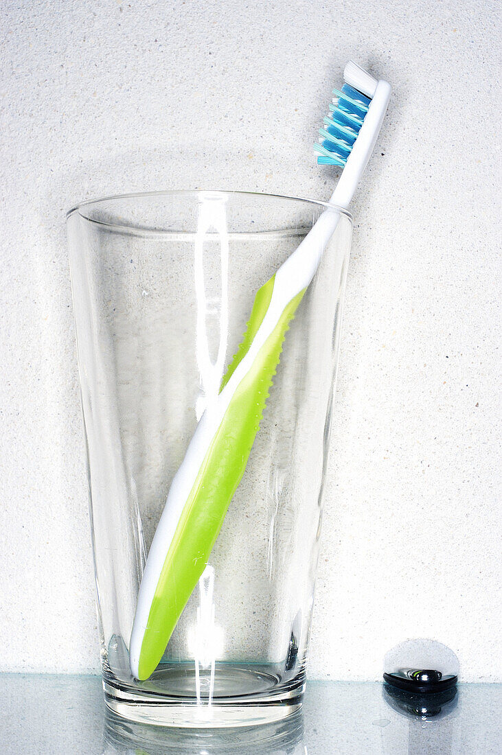  Brush, Brushes, Close up, Close-up, Closeup, Color, Colour, Concept, Concepts, Dental hygiene, Glass, Glasses, Hygiene, Indoor, Indoors, Inside, Interior, Object, Objects, One, One item, Still life, Thing, Things, Toothbrush, Toothbrushes, Vertical, A75-