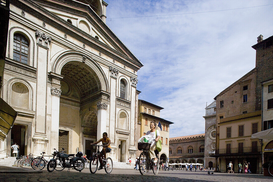 Piazza Mantegna, Chiesa (church) di Sant Andrea. Mantova. Lombardy, Italy