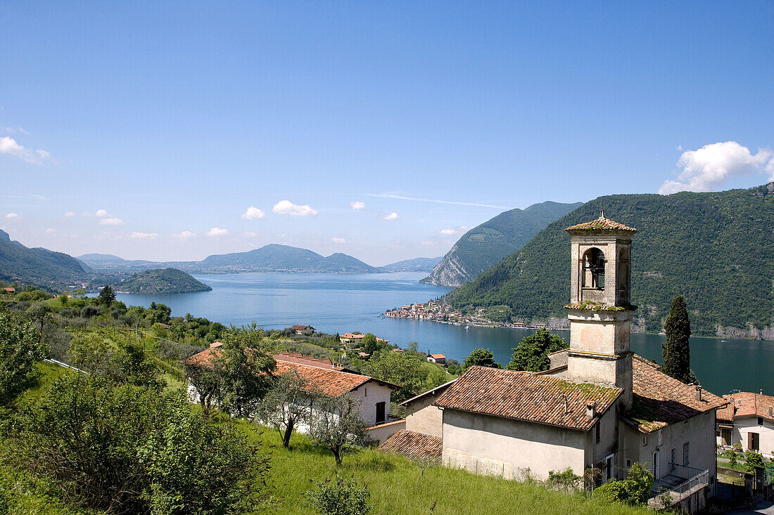 Italien, Lombardei, Blick auf den Iseo See