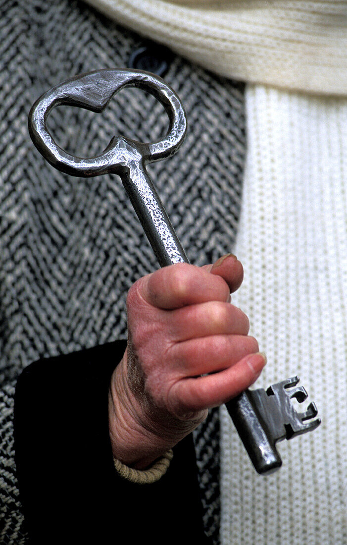  Adult, Adults, Aged, Ancient, Clasp, Clasping, Close up, Close-up, Closeup, Color, Colour, Concept, Concepts, Contemporary, Grasp, Grasping, Grip, Gripping, Hand, Hands, Hold, Holding, Human, Key, Keys, Mature Adult, Mature Adults, Mature people, Metal, 