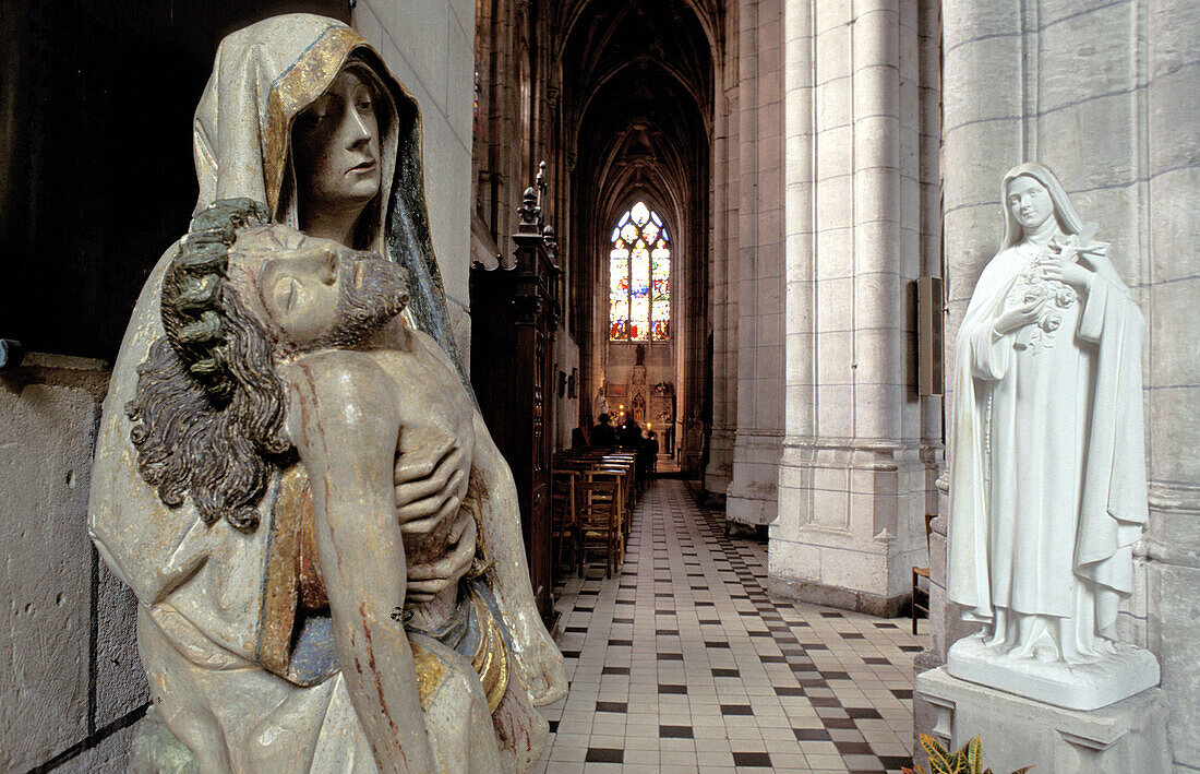 Interior of the cathedral. Évreux. France