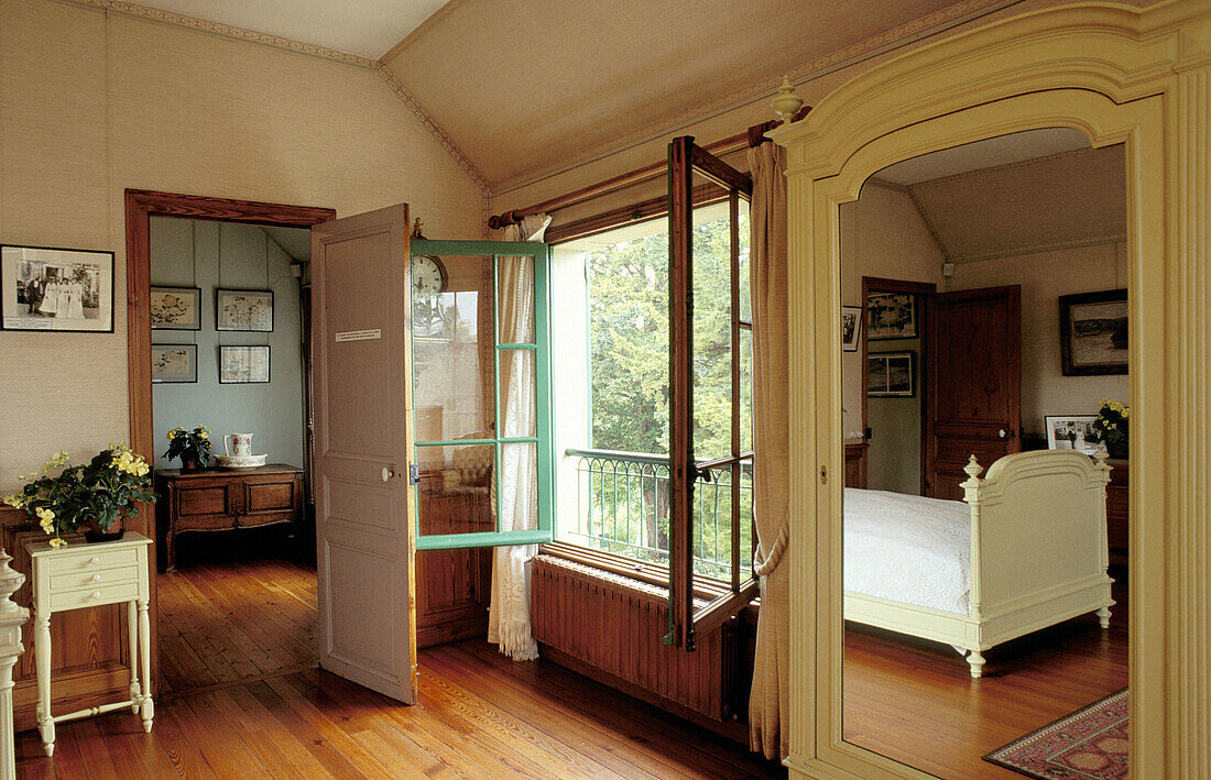 Bedroom of Monet s House. Giverny. France