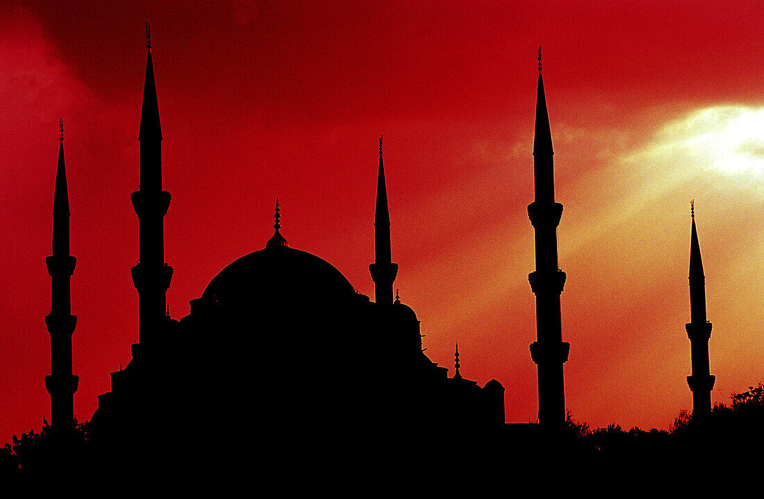 Suleimaniye mosque at sunset. Istanbul. Turkey