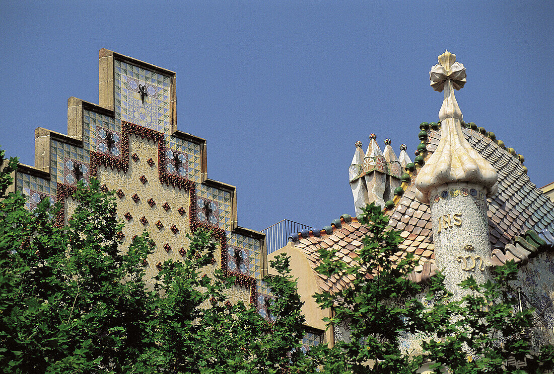 Detail of facades at the Manzana de la Discordia (Block of Discord): Amatller House -left- by Puig i Cadafalch and Batlló House -right- by Gaudí, both in Art Nouveau style. Barcelona. Spain