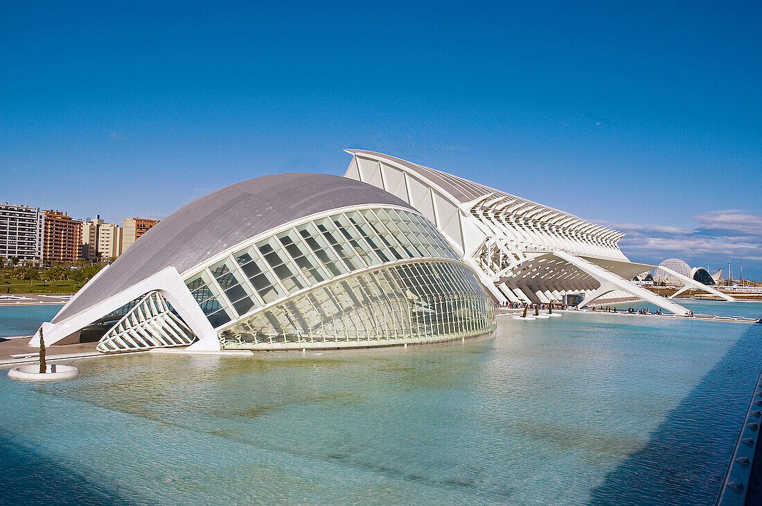 Hemisferic (left) and Príncipe Felipe Museum of Sciences (right). City of Arts and Sciences. Valencia. Spain