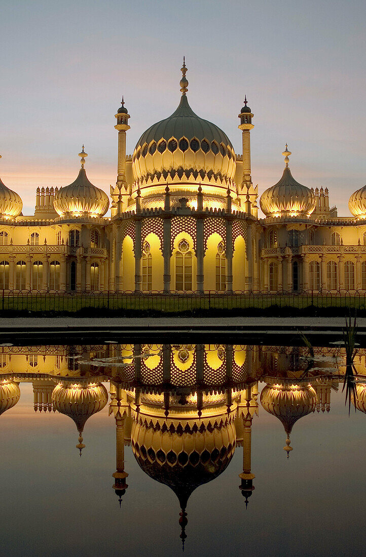 UK, England, Sussex, Brighton, Royal Pavilion at dusk