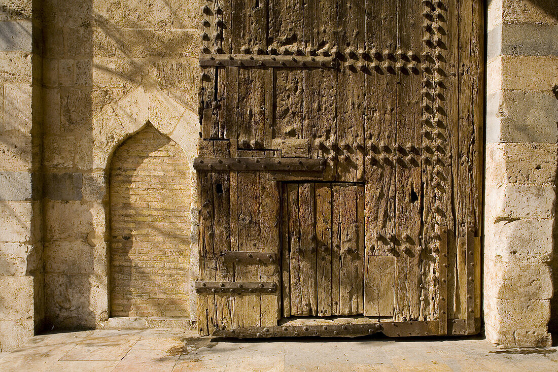 Door of the Torres de Serranos, part of the old city walls built in the 14th century, Valencia. Comunidad Valenciana, Spain