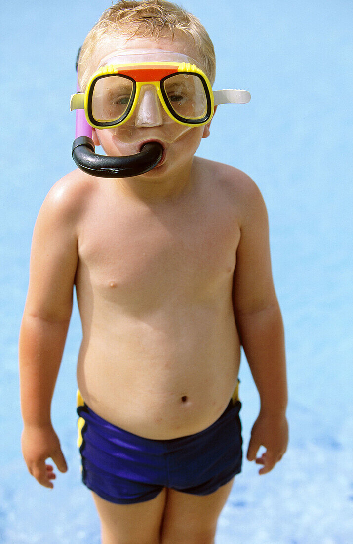 sian, Caucasians, Child, Childhood, Children, Children only, Color, Colour, Contemporary, Dive, Diving, Diving mask, Diving masks, Fair-haired, Fun, Holiday, Holidays, Human, Infantile, Kid, Kids, Kne