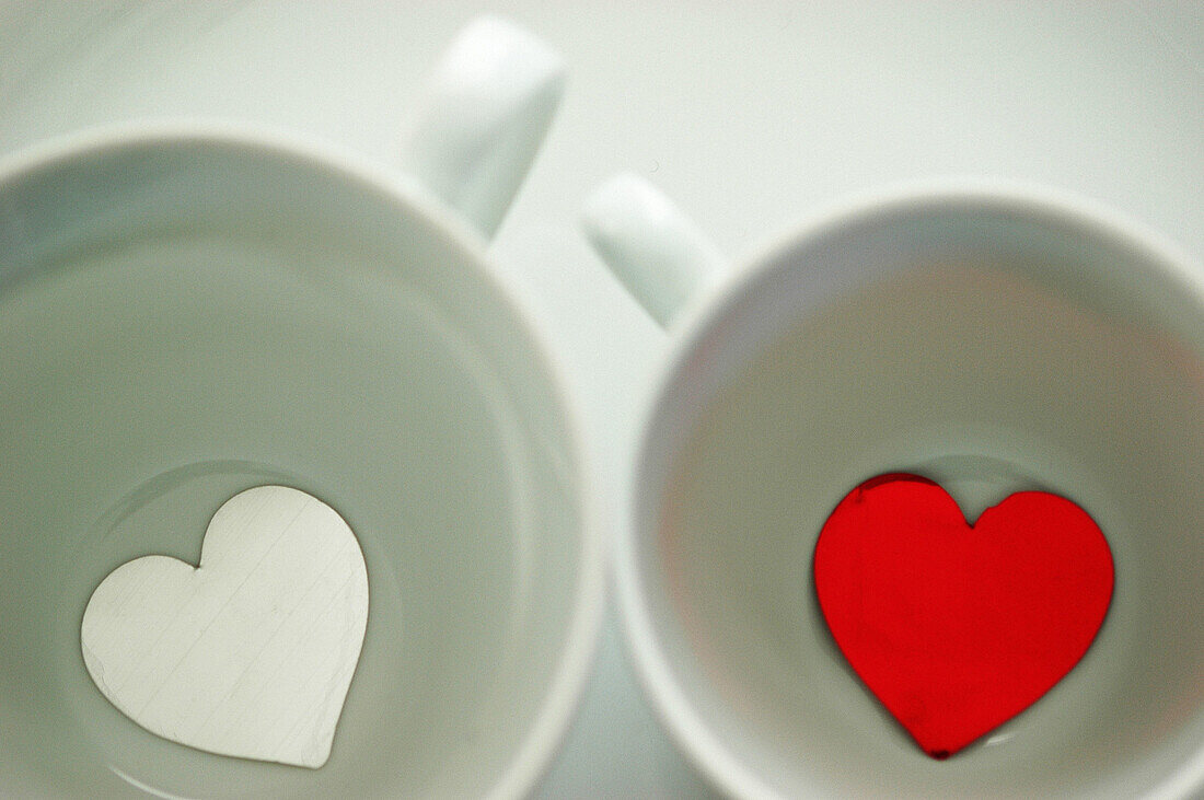  Bond, Bonding, Bonds, Close up, Close-up, Closeup, Color, Colour, Concept, Concepts, Couple, Couples, Cup, Cups, Heart, Hearts, Horizontal, Indoor, Indoors, Inside, Interior, Love, Object, Objects, Pair, Positive, Positive concept, Relationship, Relation