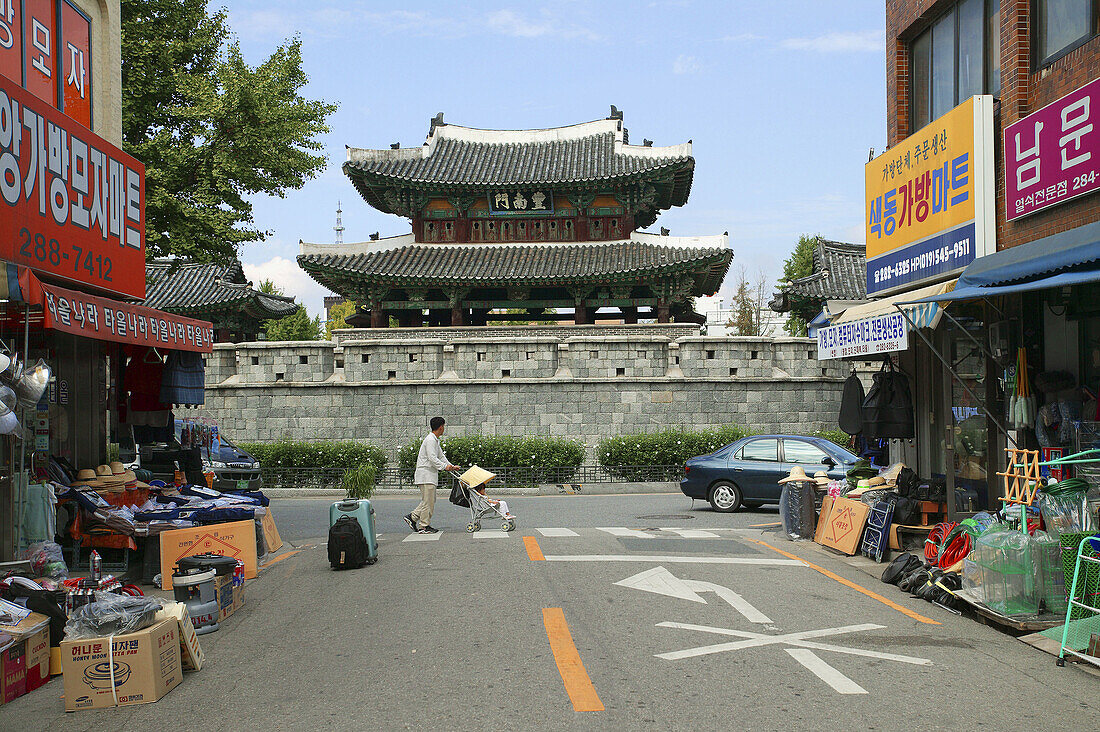 View of Pungnammun Gate, the south gate of the fortress surrounding Jeonju city. Jeonju, Jeollabuk-do, Republic of Korea.