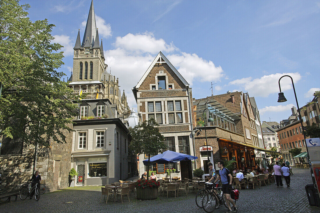 Germany, North Rhine-Westphalia, Aachen, view of the Aachen Dom (Cathedral) from Fischmarkt