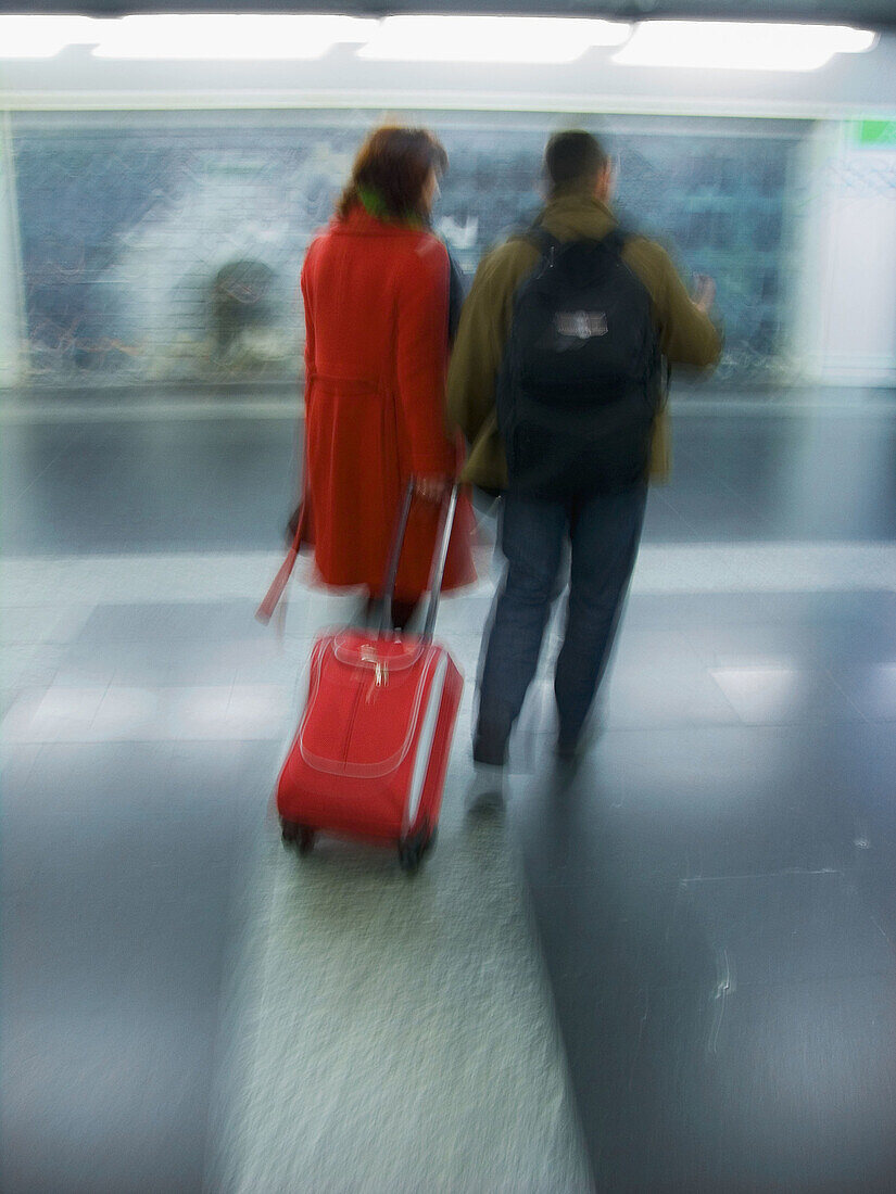  Adult, Adults, Back view, Baggage, Blurred, Color, Colour, Contemporary, Couple, Couples, Female, Full-body, Full-length, Human, Indoor, Indoors, Interior, Luggage, Male, Man, Men, Pair, People, Person, Persons, Platform, Platforms, Public transport, Pub