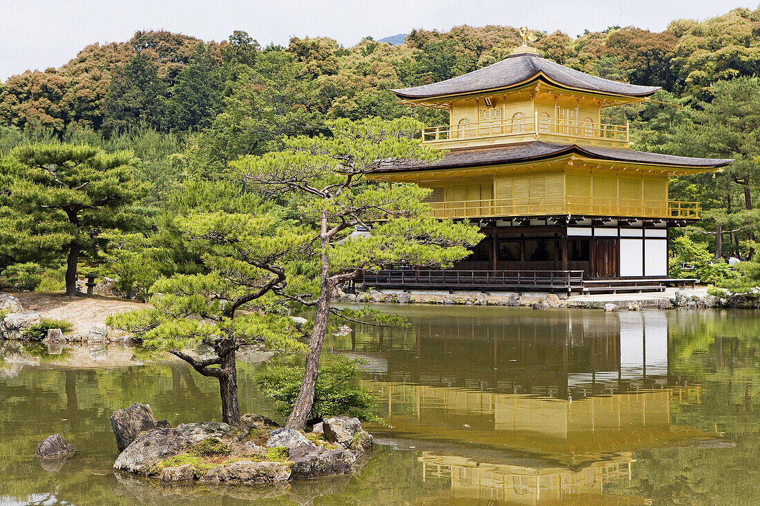 Kinka-ku Ji (Golden Pavillion) Buddhist temple. Kyoto. Kansai, Japan