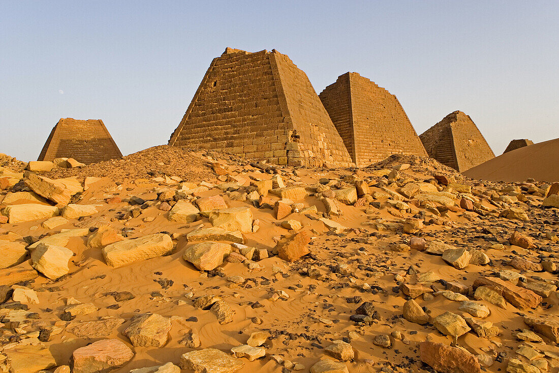 Meroe, city of ancient Cush (Kush) on the East Bank of the Nile: Meroe necropolis has more than 200 pyramids, the meroitic civilization followed Napata era starting from 270 BC. Upper Nubia, Blue Nile state, Sudan