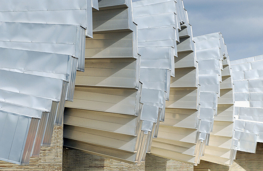 Detail des von Santiago Calatrava entworfenen Gebäudes der Weinkellerei Ysios. Laguardia, Rioja Alavesa. Euskadi, Spanien