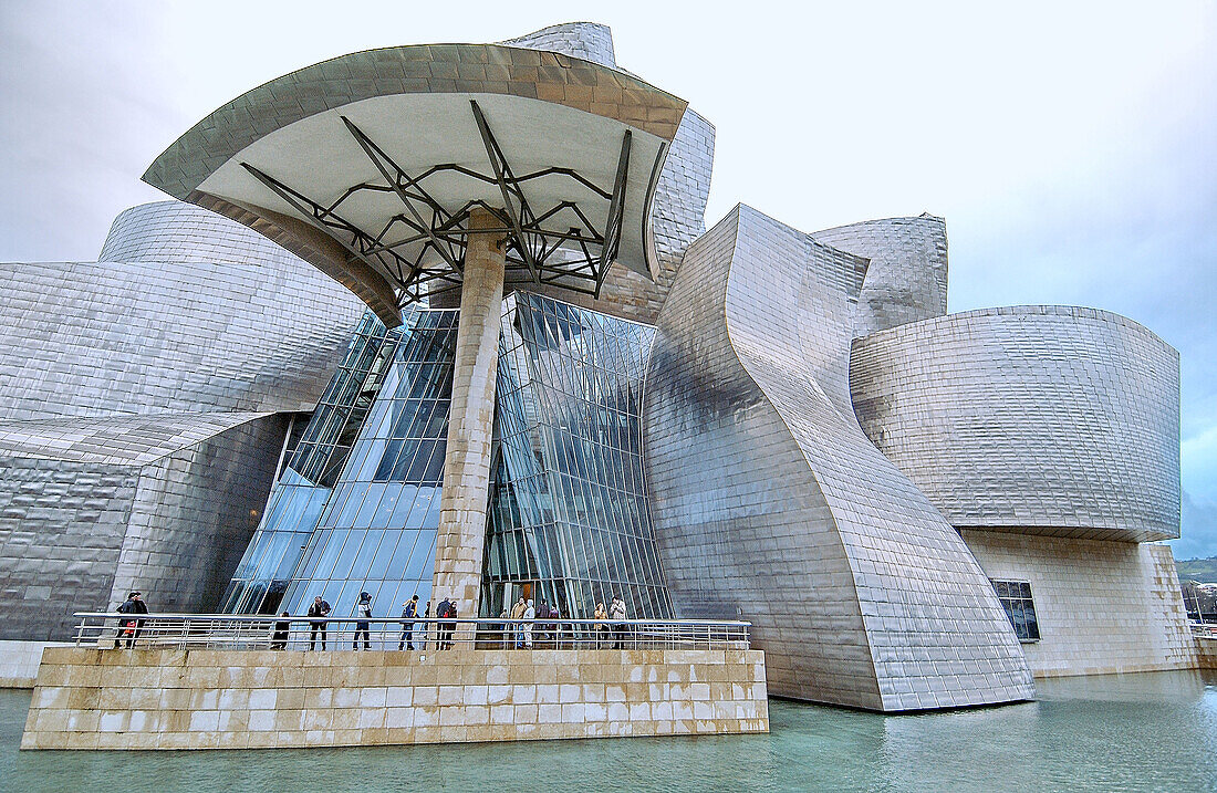 Guggenheim Museum, by F.O. Gehry. Bilbao. Biscay. Spain