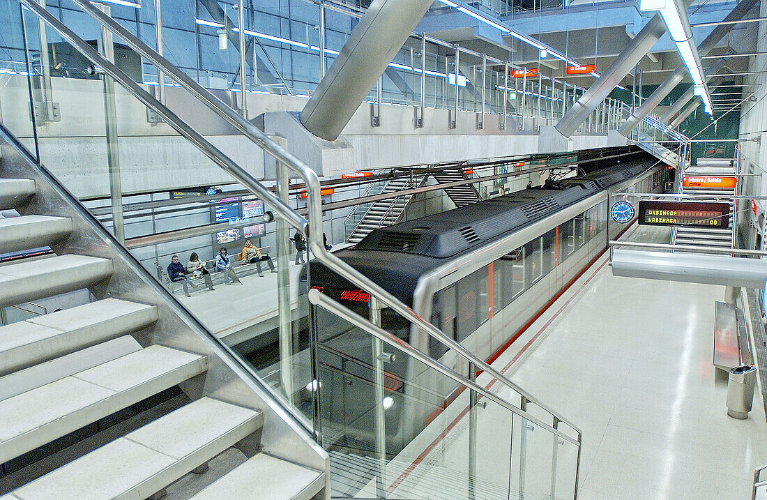 Bahnhof Ansio, U-Bahn von Bilbao, entworfen vom Architekten Normal Foster. Barakaldo, Bilbao. Biskaya, Euskadi. Spanien