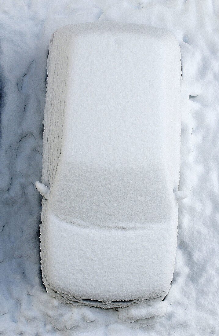 Schneebedeckter Parkplatz. Legazpi. Guipúzcoa, Spanien