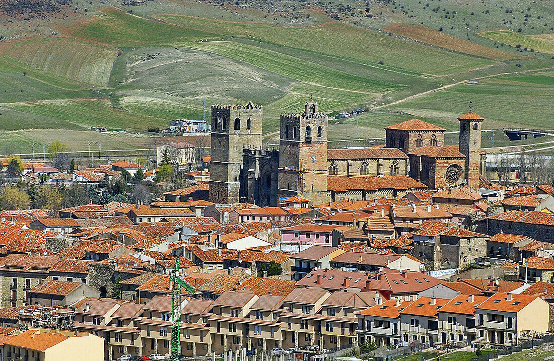 Ansicht der Stadt mit Kathedrale. Sigüenza. Provinz Guadalajara, Spanien