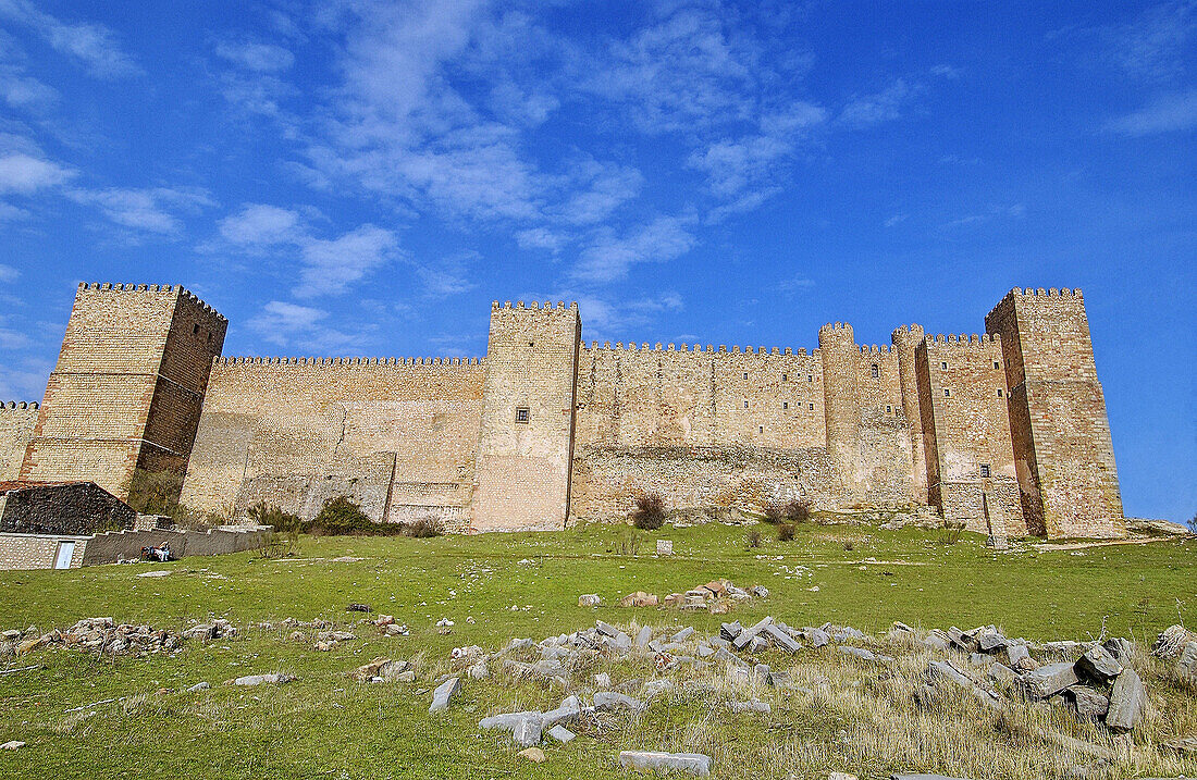 Schloss (heute ein staatliches Hotel), alte arabische Alcazaba. Sigüenza. Provinz Guadalajara, Spanien