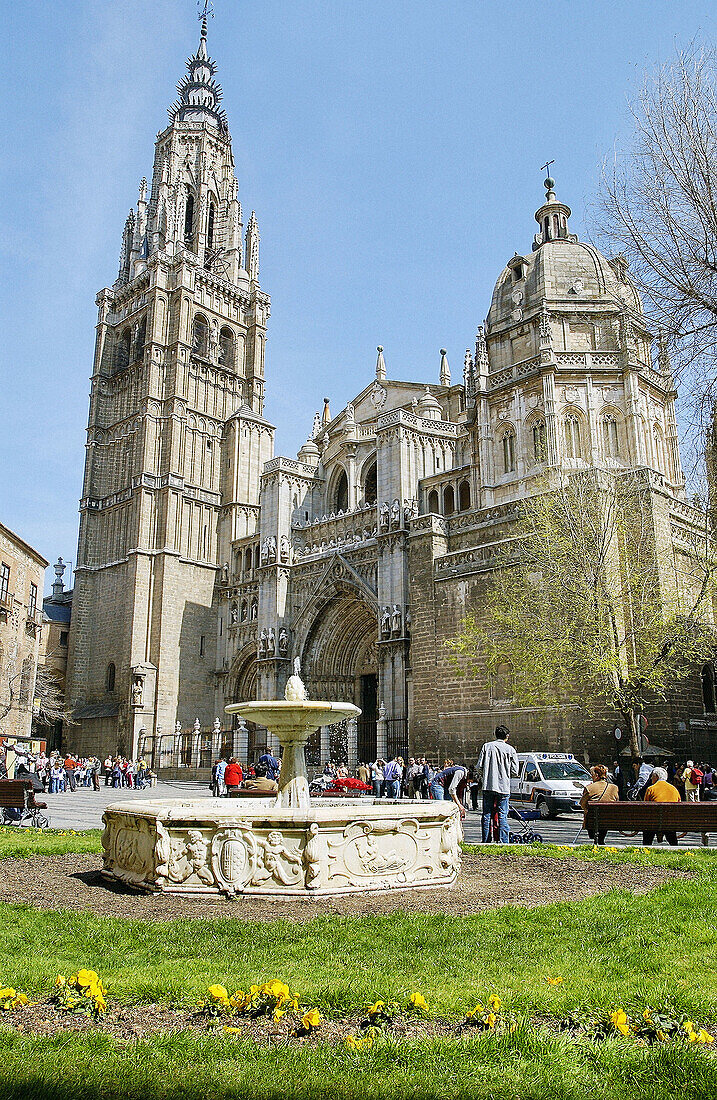 Gotische Kathedrale aus dem 13. bis 15. Jahrhundert an der Plaza del Consistorio. Toledo. Spanien