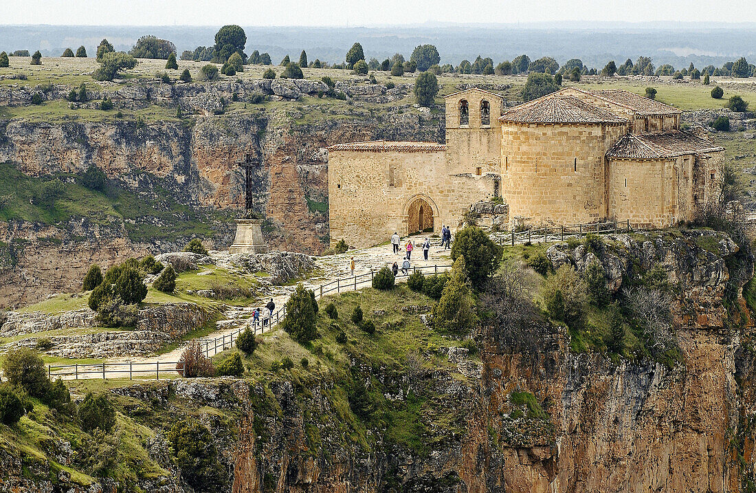 Romanische Kapelle von San Frutos im Naturpark Hoces del Duratón. Provinz Segovia, Spanien