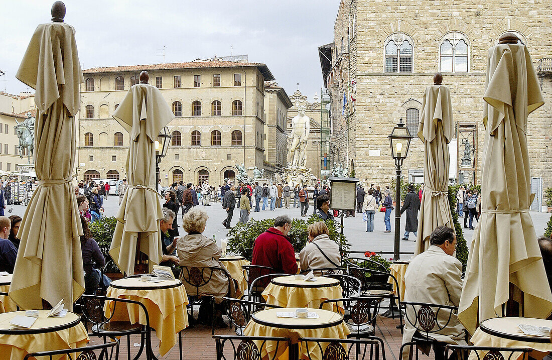 Straßencafé auf der Piazza della Signoria. Florenz. Toskana, Italien