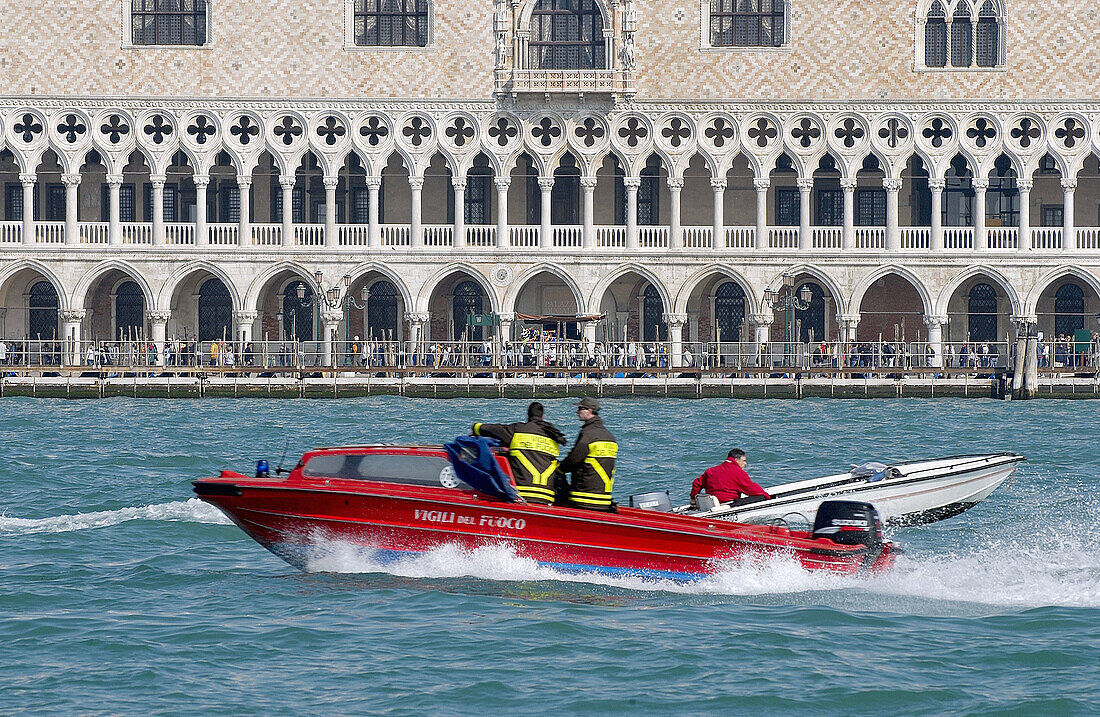 Dogenpalast, Riva degli Schiavoni. Venedig. Venetien, Italien