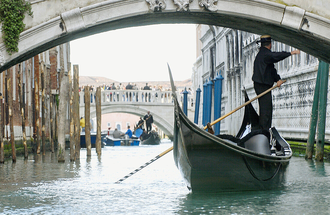 Gondeln. Rio di Palazzo. Venedig. Italien