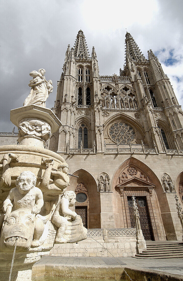 Hauptfassade der Kathedrale. Platz Santa María. Burgos. Kastilien und León. Spanien