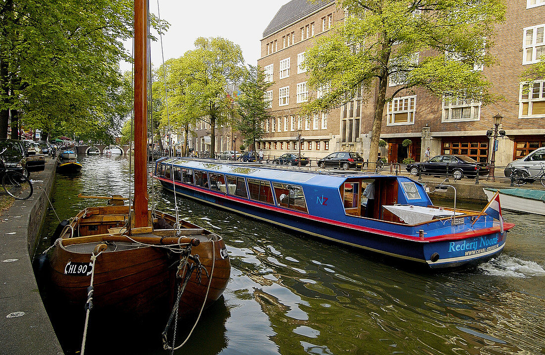 Canal, Achterburgwal. Amsterdam, Netherlands