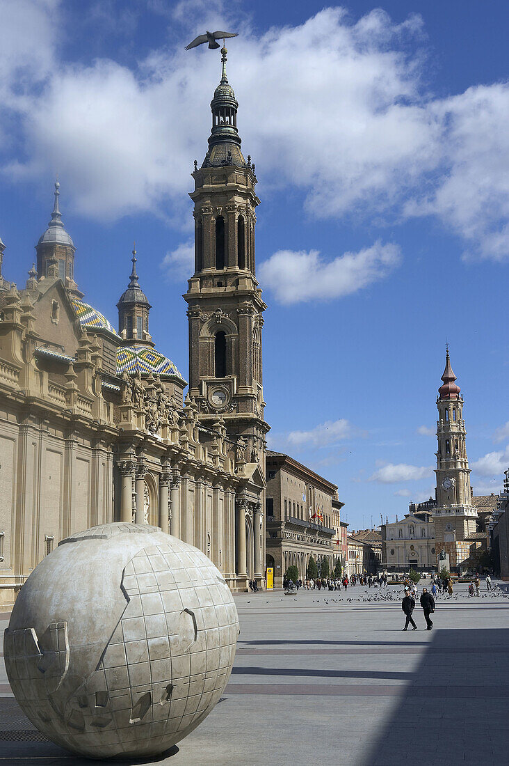 Basilika Nuestra Señora del Pilar und Kathedrale La Seo im Hintergrund, Platz Nuestra Señora del Pilar, Zaragoza. Aragón, Spanien