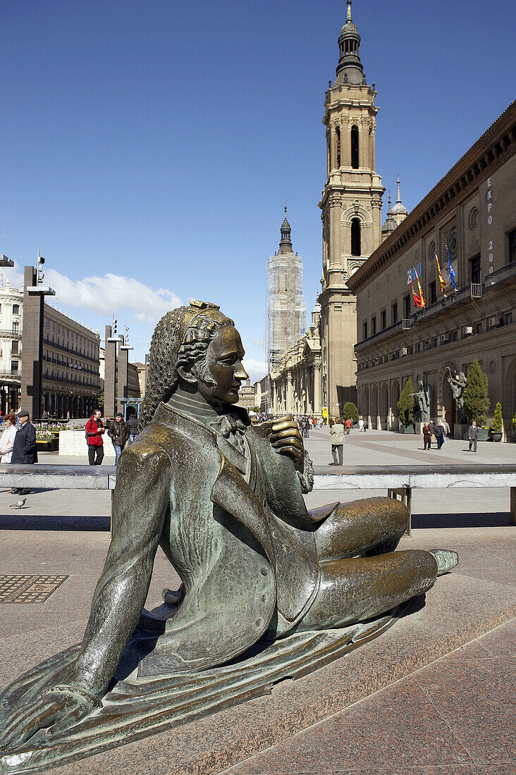 Goya-Denkmal, Basilika und Platz Nuestra Señora del Pilar, Zaragoza. Aragón, Spanien