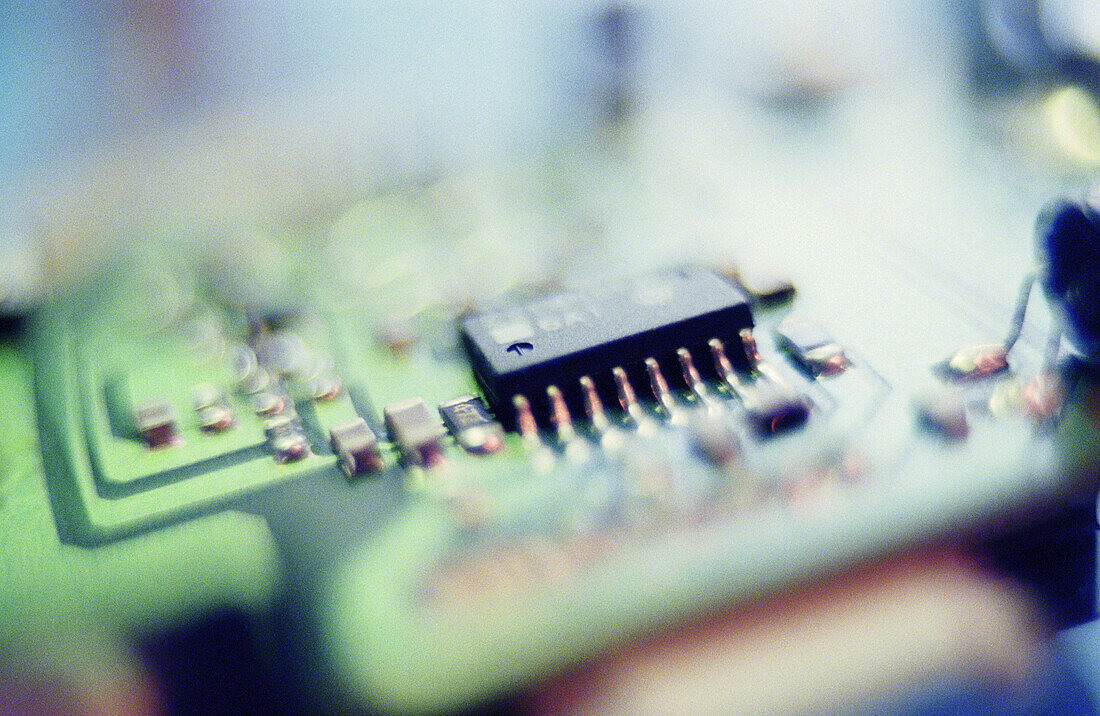  Close up, Close-up, Color, Colour, Computer, Computer chip, Computer chips, Computers, Detail, Details, Electronics, Horizontal, Industrial, Industry, Microchip, Microchips, Object, Objects, One, One item, Science, Soft focus, Still life, Still lifes, Te