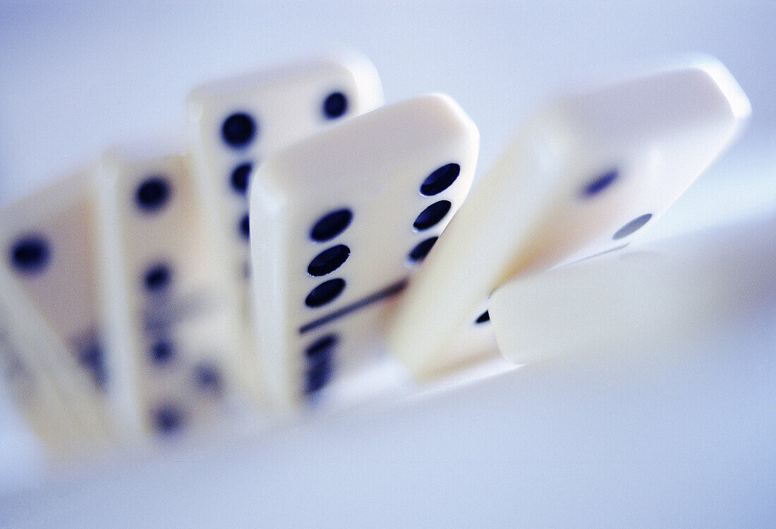  Action, Close up, Close-up, Closeup, Color, Colour, Concept, Concepts, Detail, Details, Domino, Dominoes, Dominos, Fall, Falling, Game, Games, Horizontal, Indoor, Indoors, Inertia, Inside, Interior, Lined up, Lined-up, Motion, Movement, Moving, Object, O