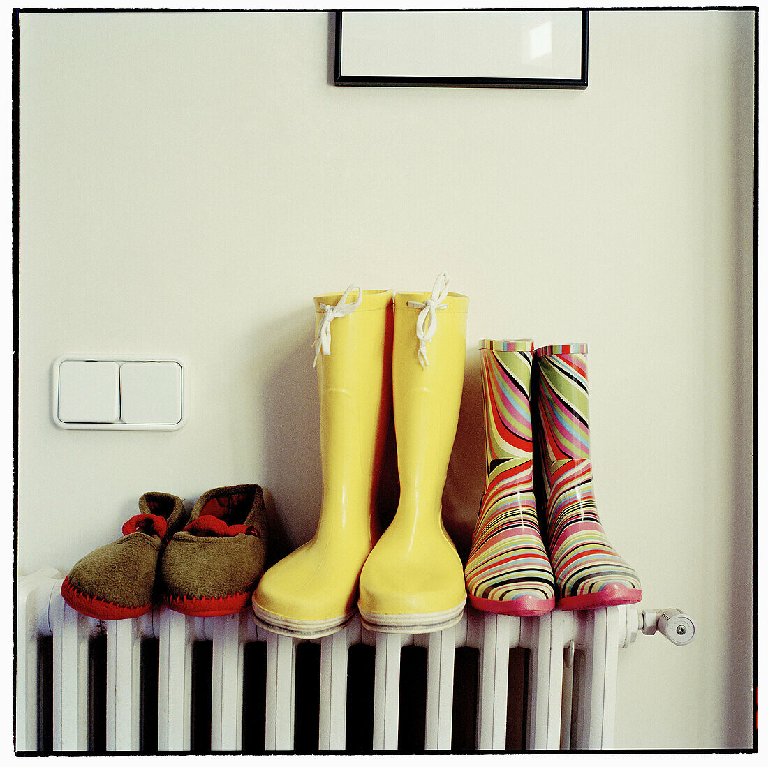  Arrangement, Color, Colour, Concept, Concepts, Different, Footgear, Footwear, Indoor, Indoors, Inside, Interior, Order, Pair, Pairs, Radiator, Radiators, Rubber boot, Rubber boots, Still life, Style, Three, Weather, B75-414946, agefotostock 