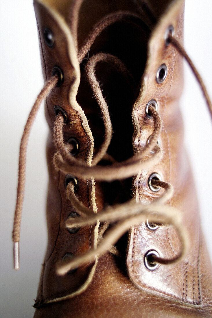  Aged, Boot, Boots, Close up, Close-up, Closeup, Color, Colour, Concept, Concepts, Daytime, Dirty, Exterior, Footgear, Footwear, Lace, Laces, Leather, Old, One, Outdoor, Outdoors, Outside, Shoelace, Shoelaces, Still life, Used up, B75-428958, agefotostock