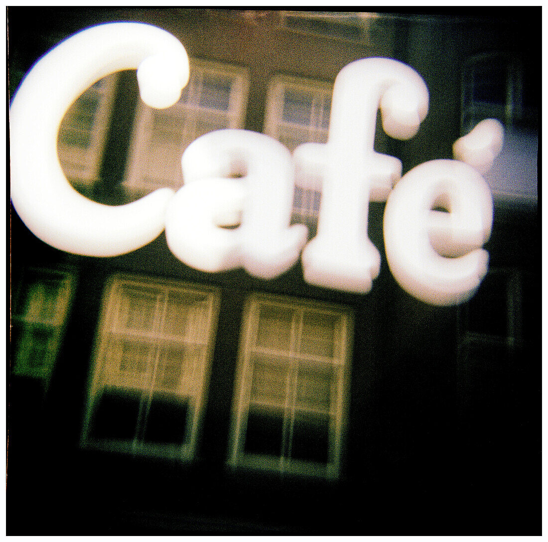  Außen, Café, Cafes, Farbe, Fenster, Freizeit, Kaffee, Reflektion, Reflektionen, Tageszeit, Unscharf, Verwischt, B75-478918, agefotostock 